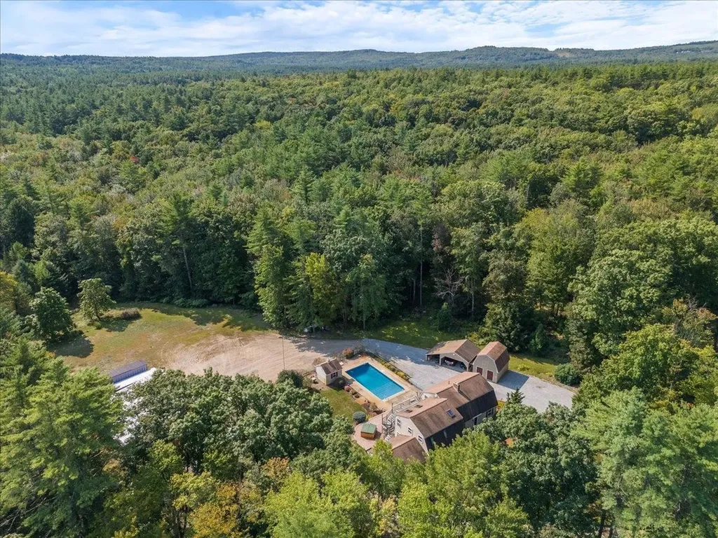 49 Robinson Road Bow NH 03304