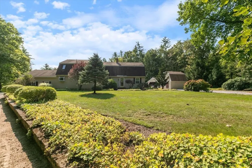 49 Robinson Road Bow NH 03304