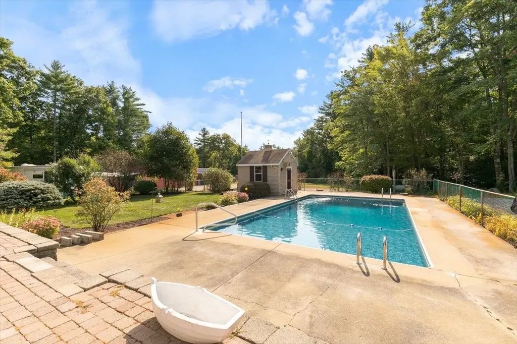 49 Robinson Road Bow NH 03304