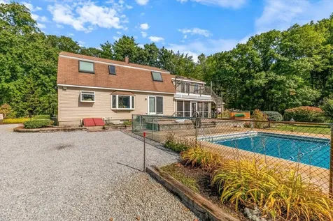 49 Robinson Road Bow NH 03304