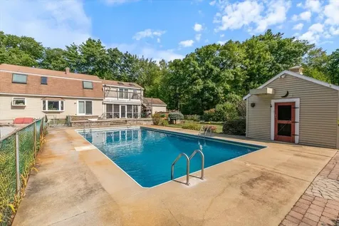 49 Robinson Road Bow NH 03304