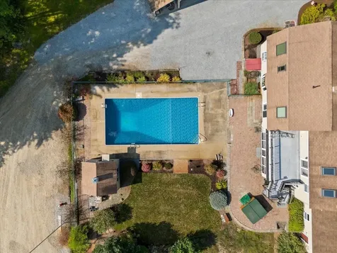 49 Robinson Road Bow NH 03304