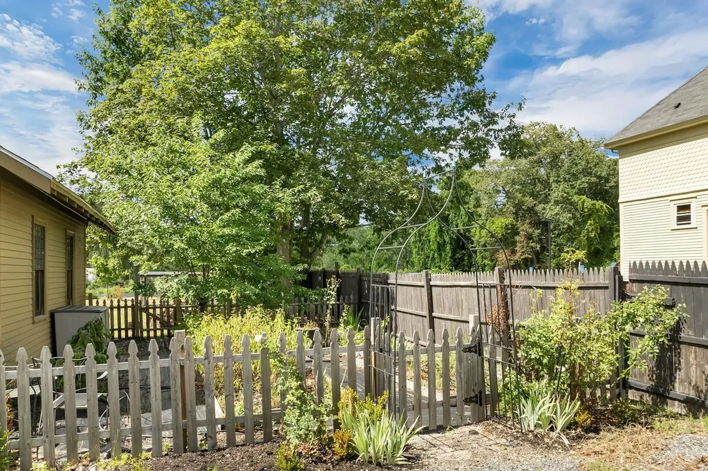 86 Wakefield Street Rochester NH 03867