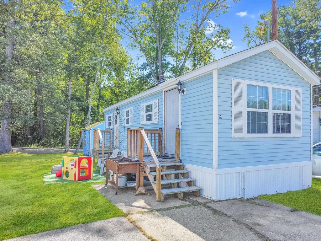 12 Friendship Drive Salem NH 03079