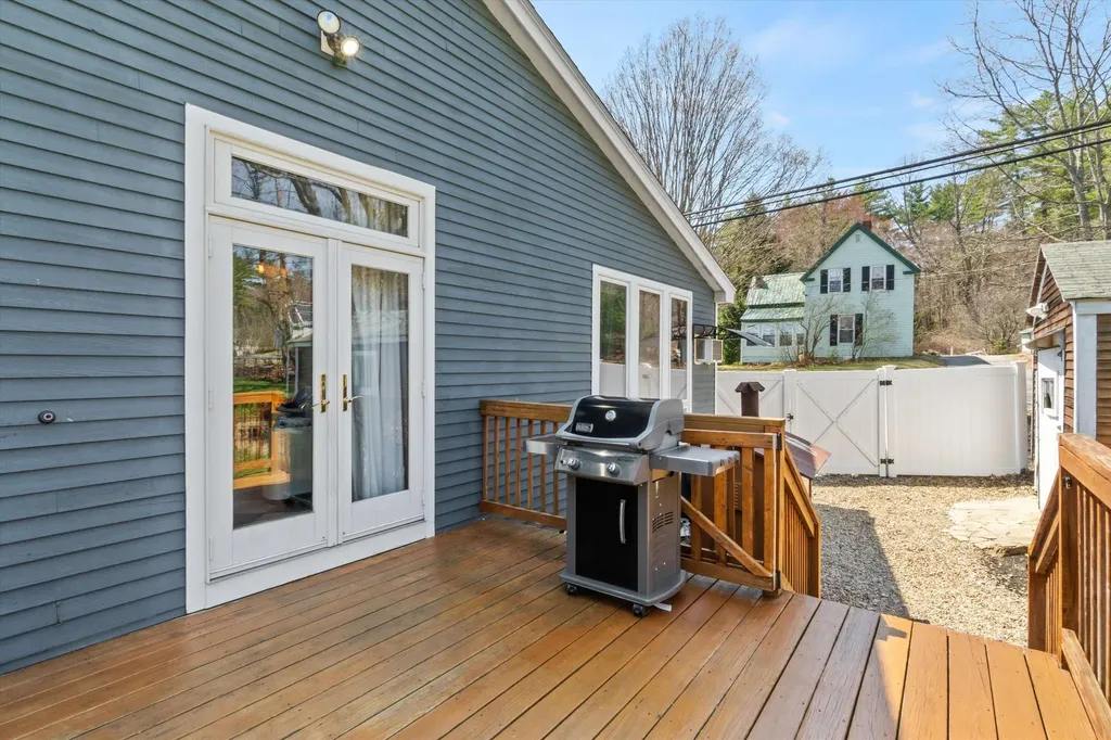 62 Hooksett Road Auburn NH 03032