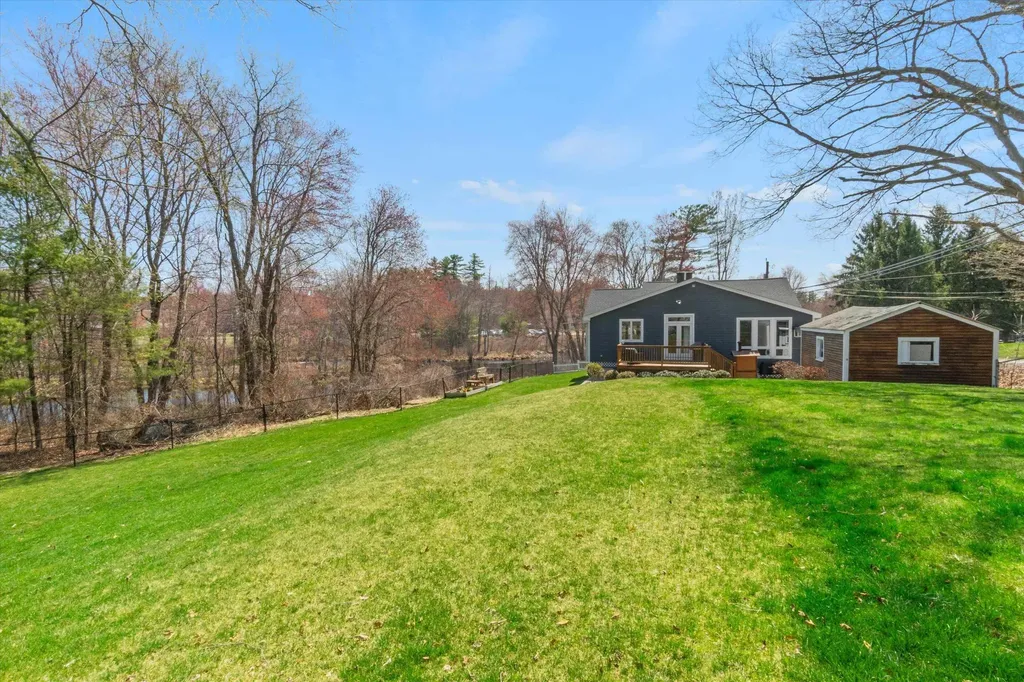 62 Hooksett Road Auburn NH 03032