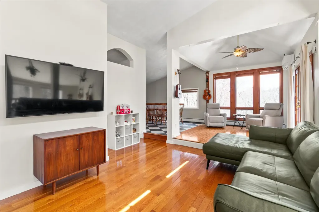 62 Hooksett Road Auburn NH 03032