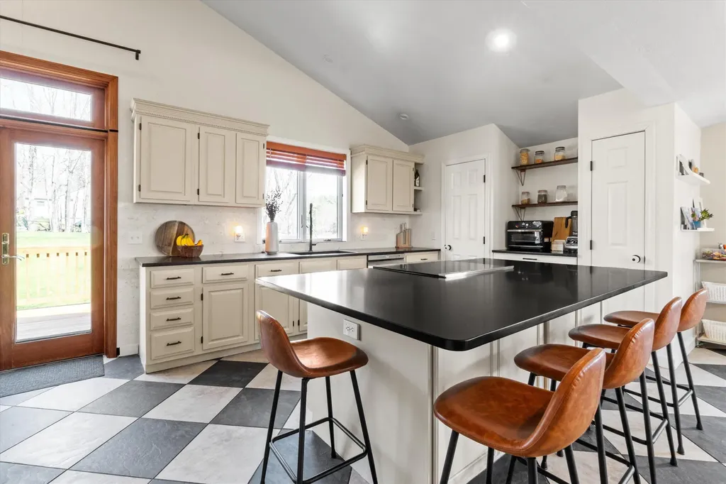 62 Hooksett Road Auburn NH 03032