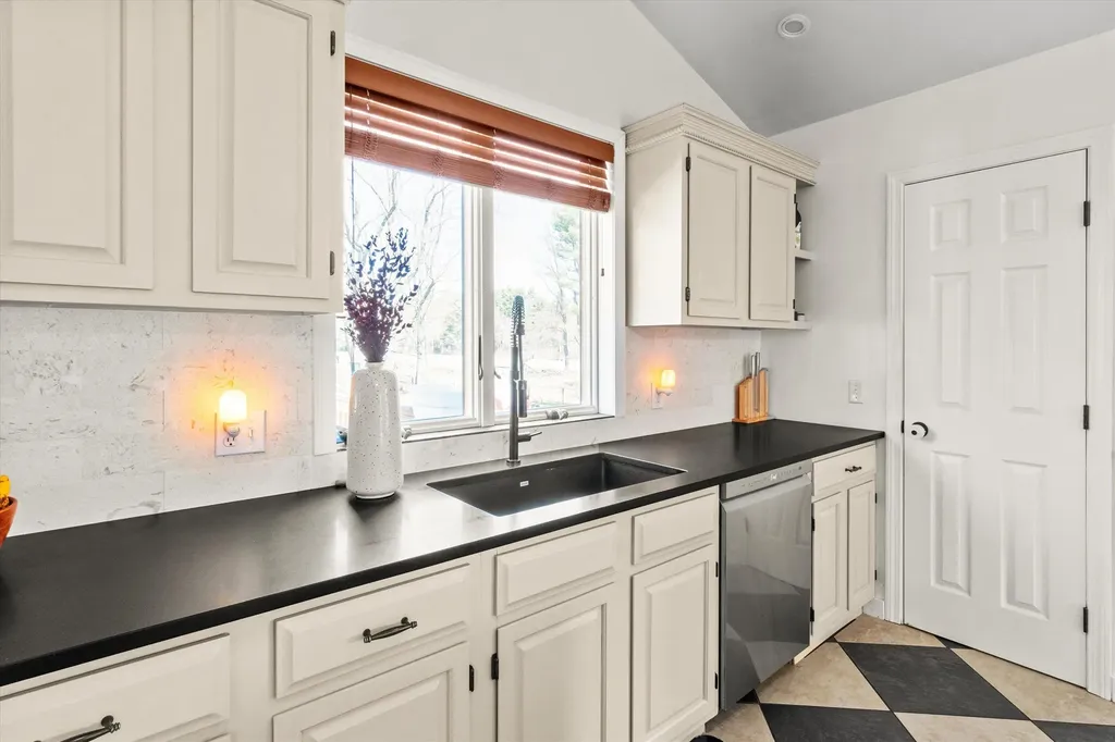 62 Hooksett Road Auburn NH 03032