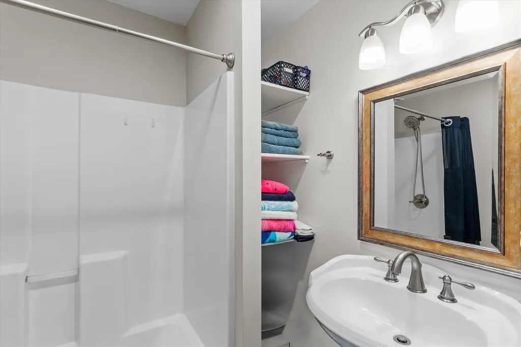 62 Hooksett Road Auburn NH 03032