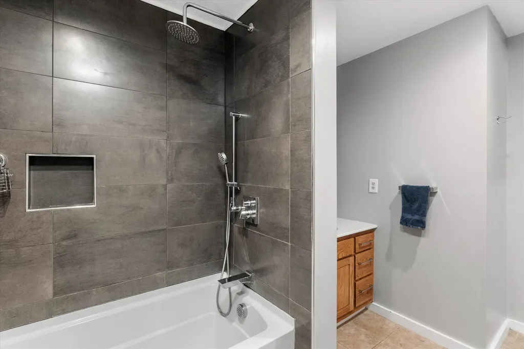 62 Hooksett Road Auburn NH 03032