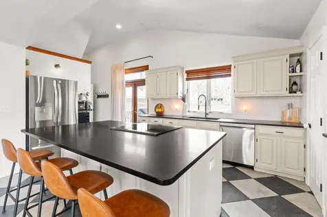 62 Hooksett Road Auburn NH 03032