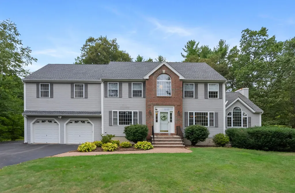 4 Paradise Lane Hudson NH 03051