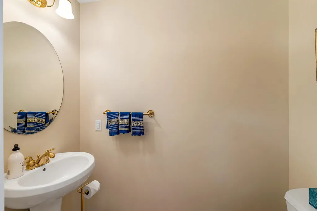 7 Woodside Drive Stratham NH 03885