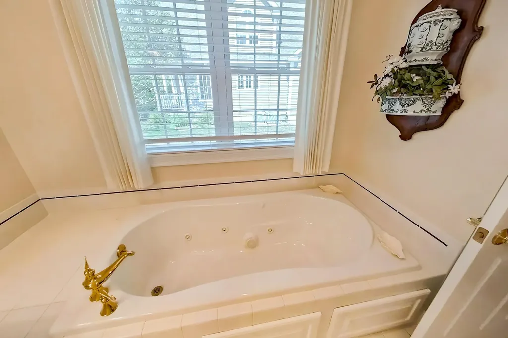 7 Woodside Drive Stratham NH 03885