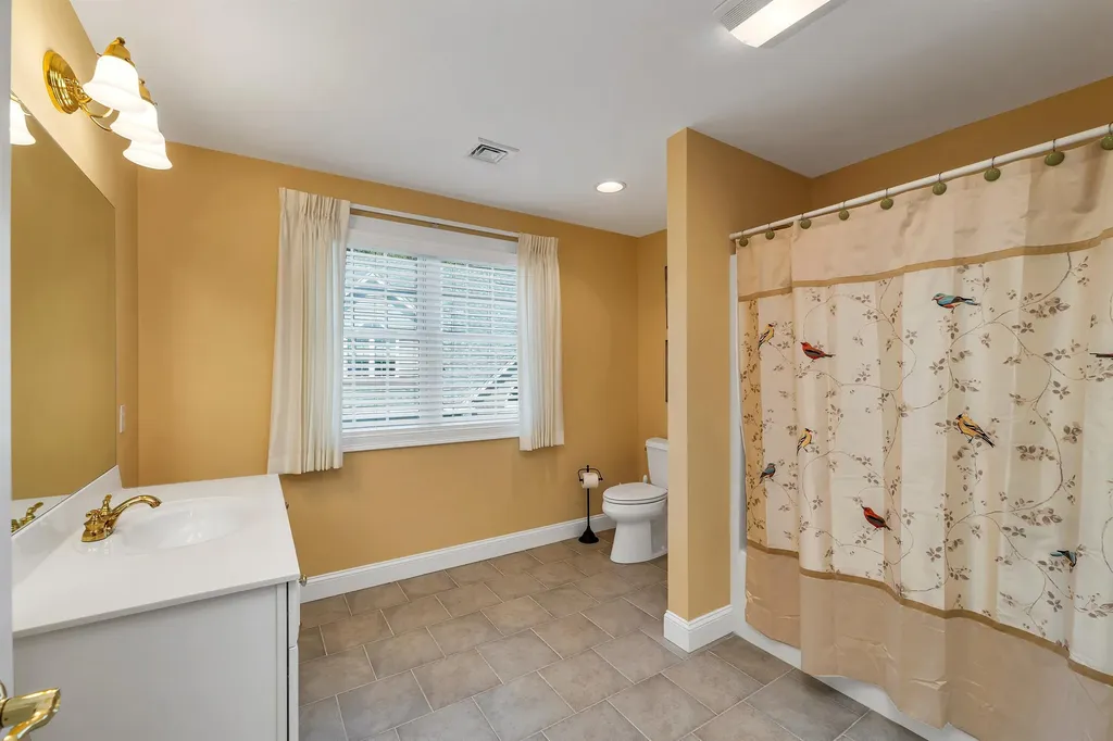 7 Woodside Drive Stratham NH 03885