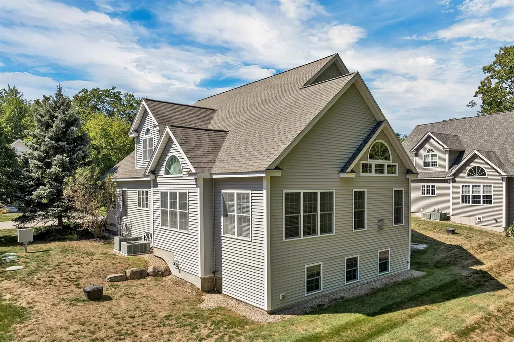 7 Woodside Drive Stratham NH 03885