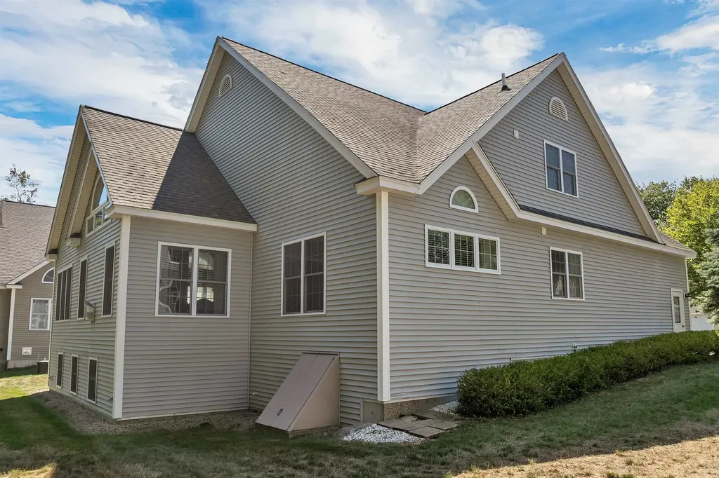 7 Woodside Drive Stratham NH 03885