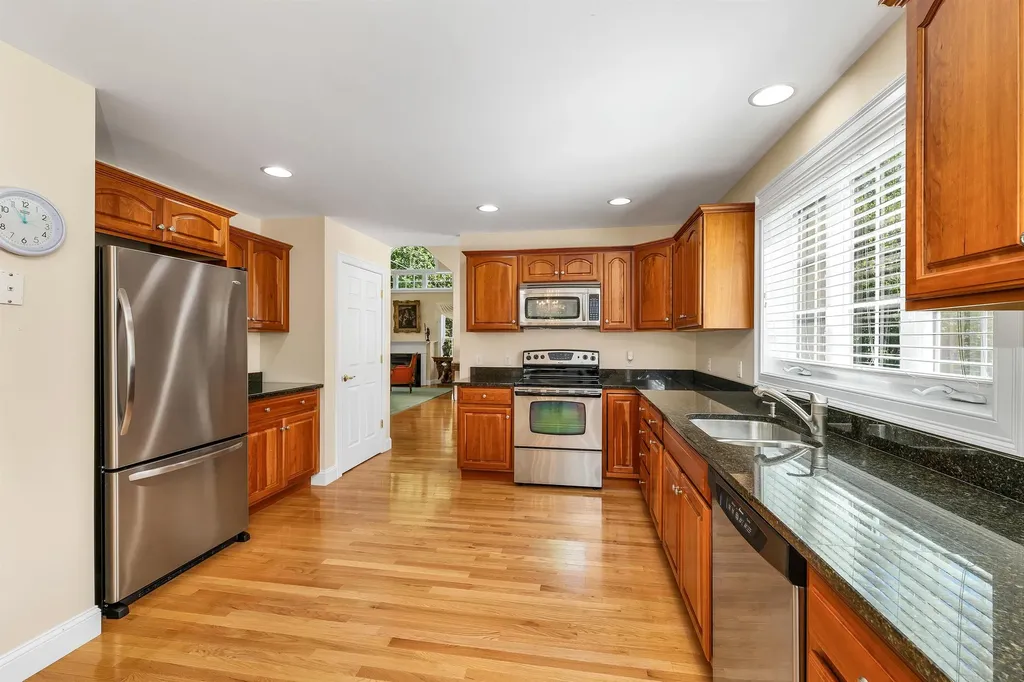 7 Woodside Drive Stratham NH 03885