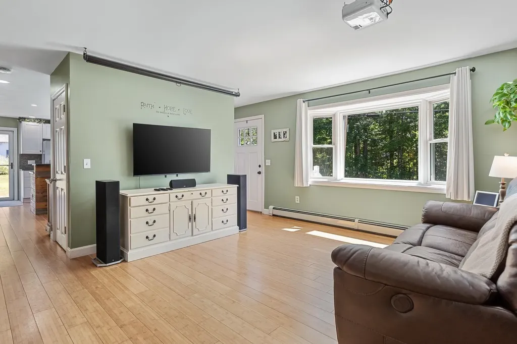 108 Farmer Road Hooksett NH 03106