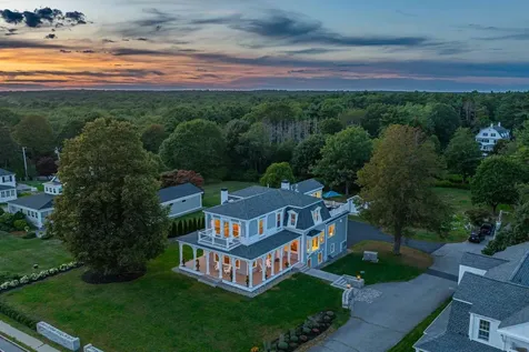 11 Atlantic Avenue North Hampton NH 03862