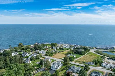 11 Atlantic Avenue North Hampton NH 03862