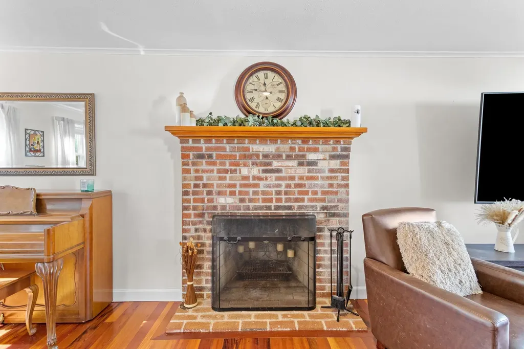 26 Old Orchard Way Manchester NH 03103