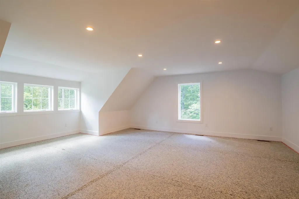 4 Hastings Drive Hampstead NH 03841