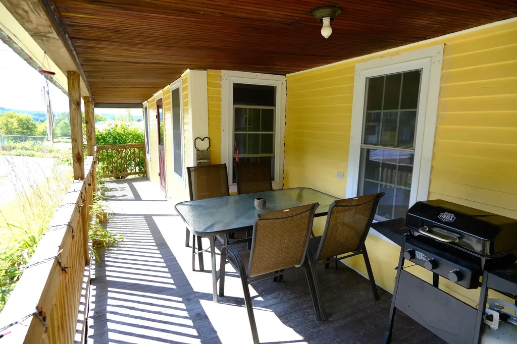 90 East Street Lyndon VT 05851