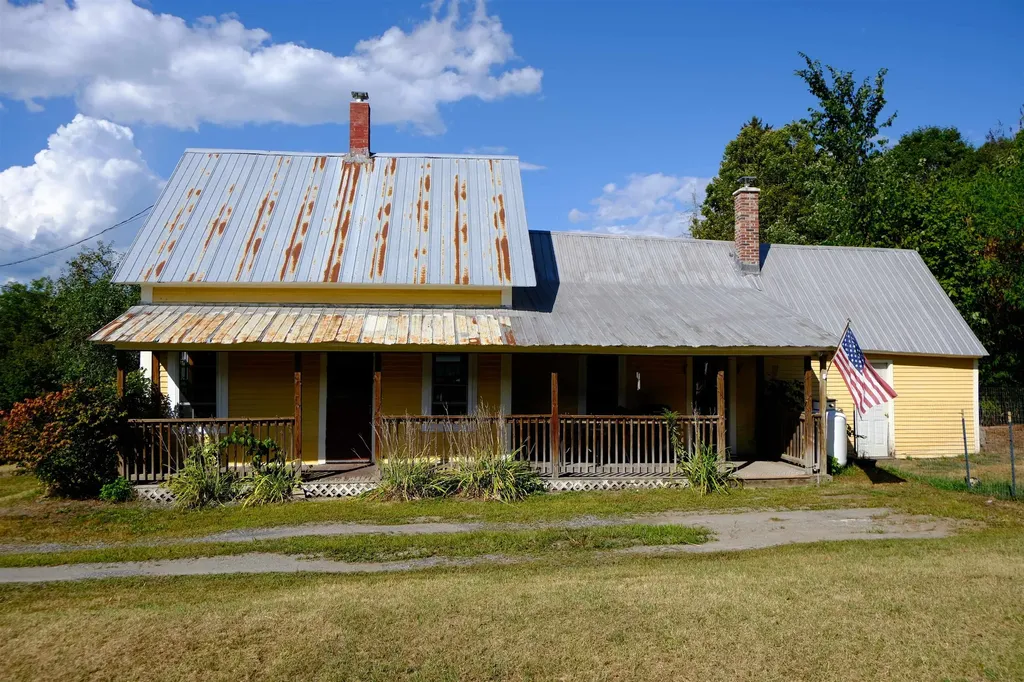 90 East Street Lyndon VT 05851