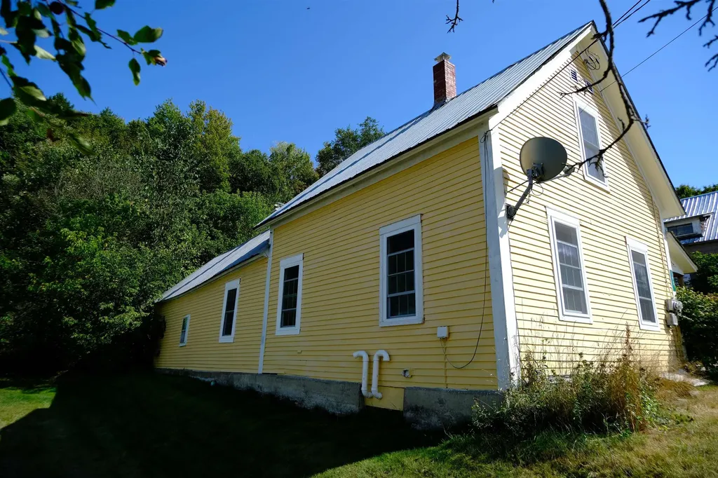 90 East Street Lyndon VT 05851