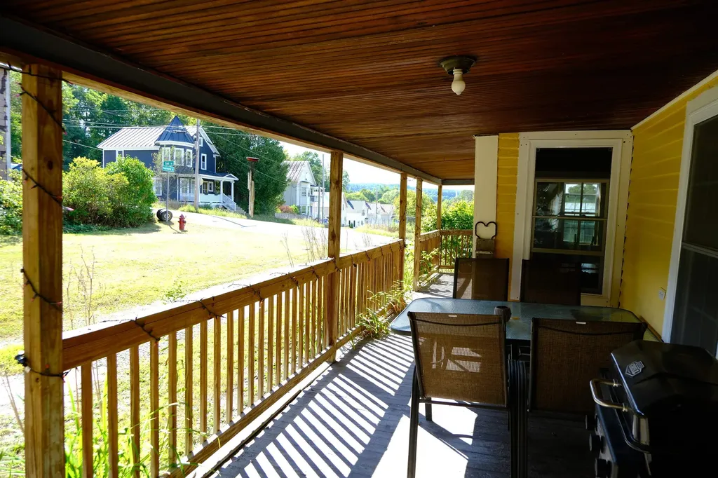 90 East Street Lyndon VT 05851