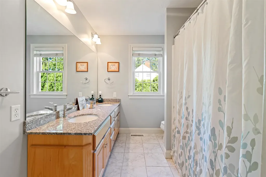 3 Playhouse Circle Hampton NH 03842