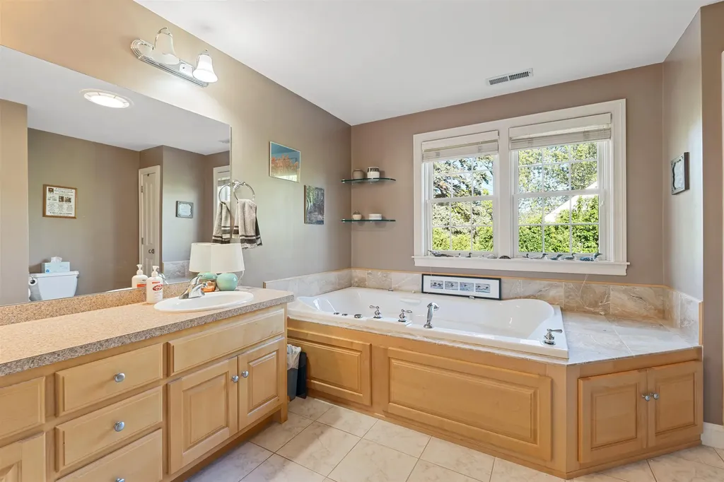 3 Playhouse Circle Hampton NH 03842