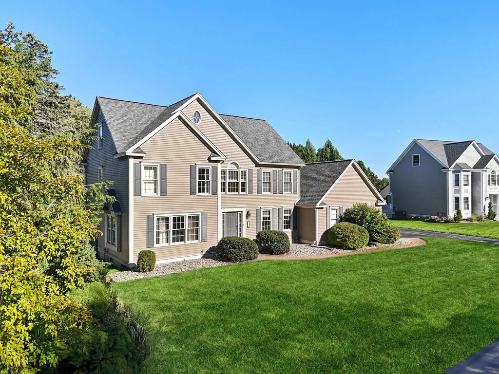 3 Playhouse Circle Hampton NH 03842