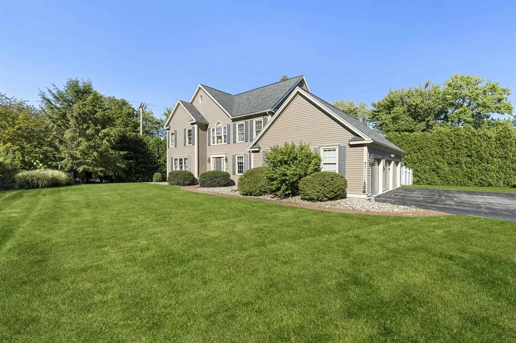 3 Playhouse Circle Hampton NH 03842