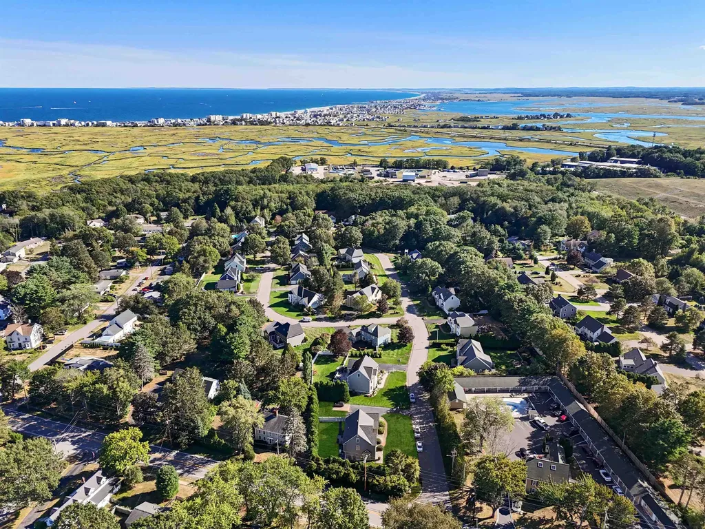 3 Playhouse Circle Hampton NH 03842