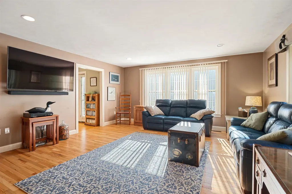 3 Playhouse Circle Hampton NH 03842