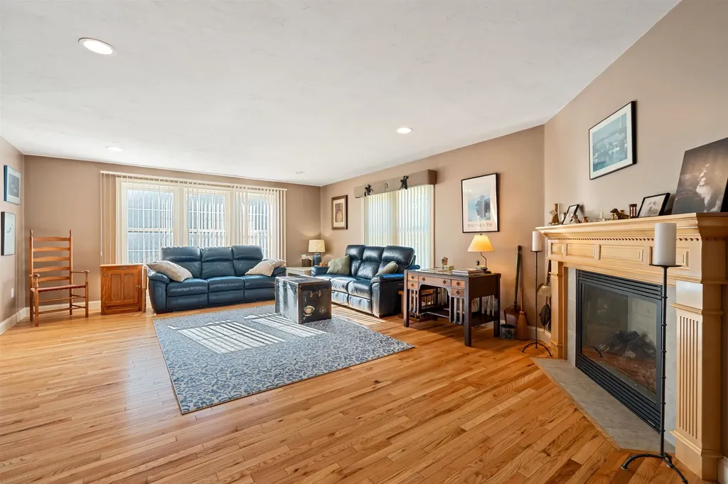 3 Playhouse Circle Hampton NH 03842