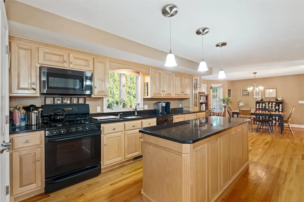 3 Playhouse Circle Hampton NH 03842