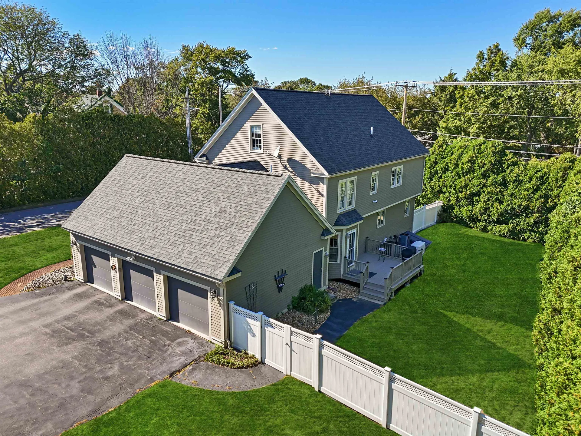 3 Playhouse Circle Hampton NH 03842