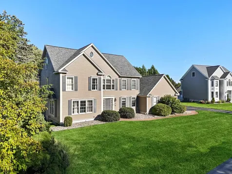 3 Playhouse Circle Hampton NH 03842