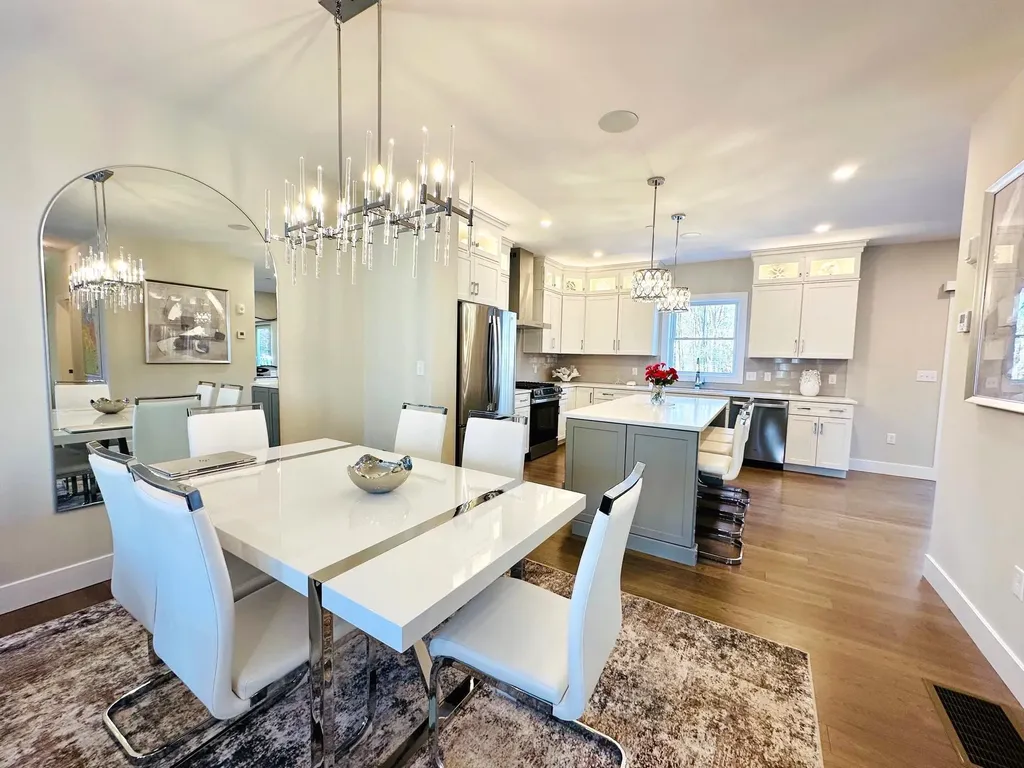 3 Elise Avenue Londonderry NH 03053