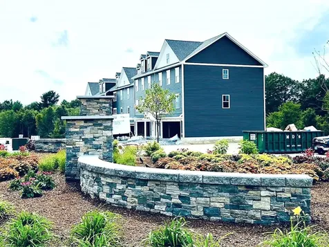 3 Elise Avenue Londonderry NH 03053