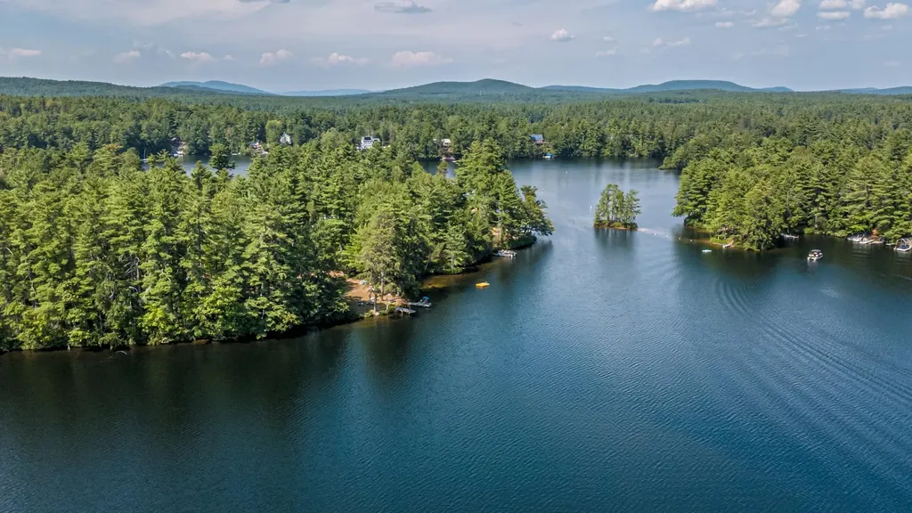 61 Au Bord Du Lac Road Wakefield NH 03830