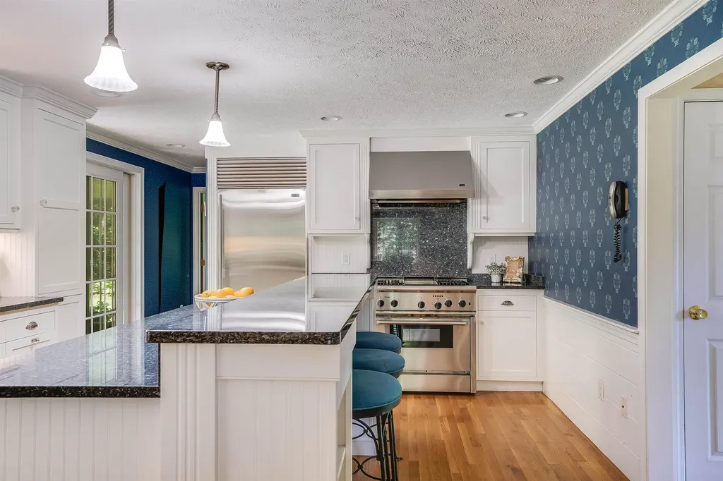 12 Crestwood Court Amherst NH 03031