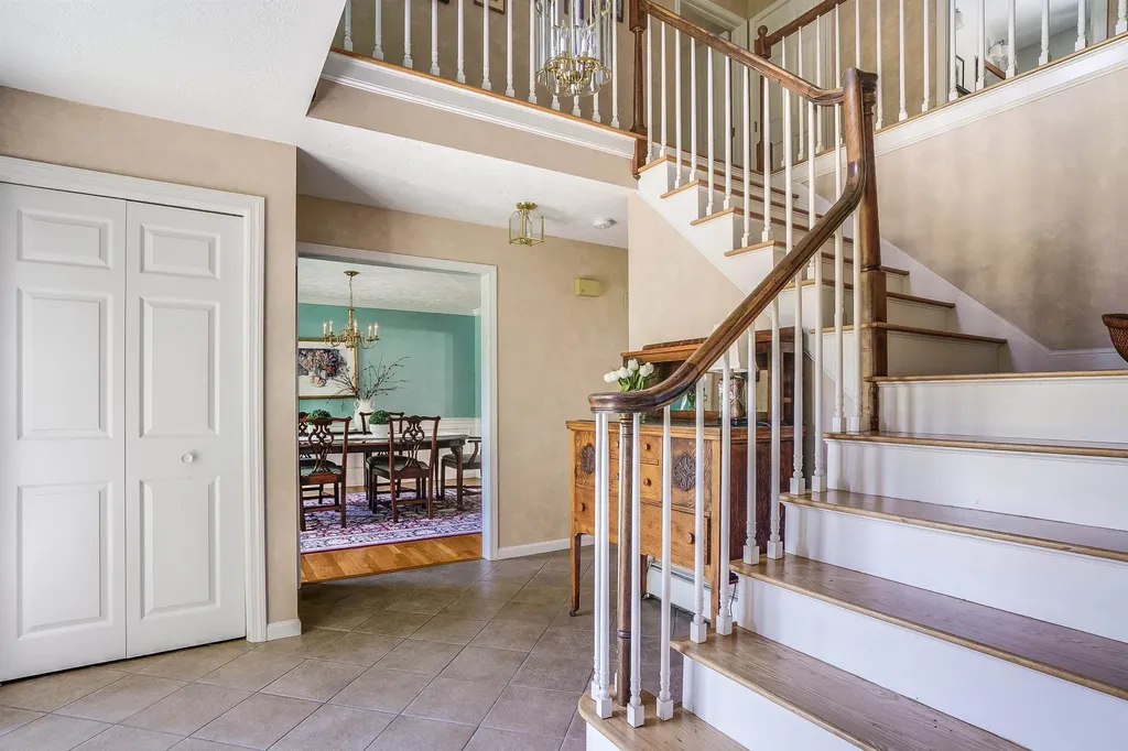 12 Crestwood Court Amherst NH 03031