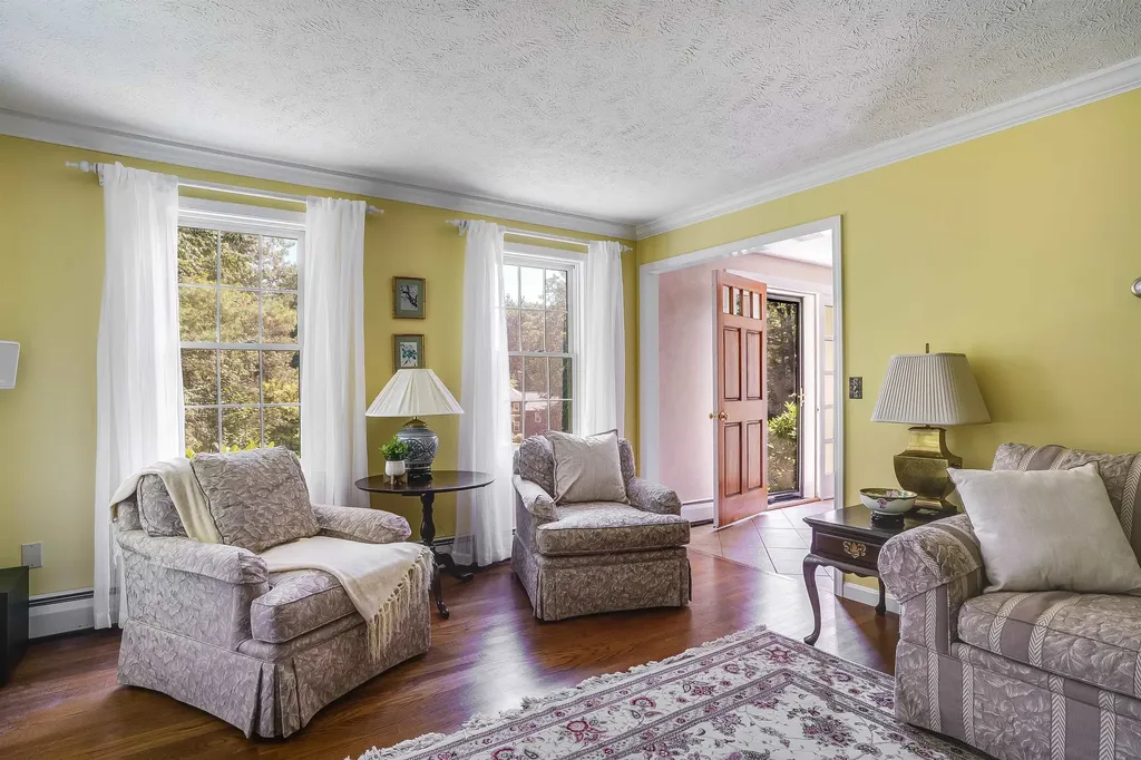 12 Crestwood Court Amherst NH 03031