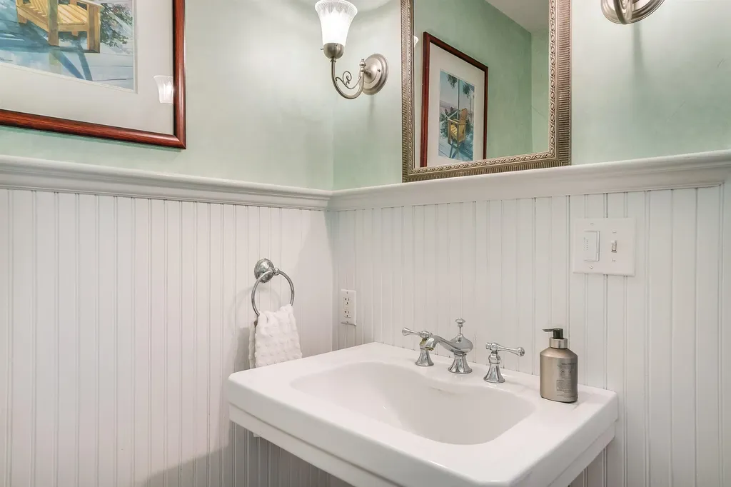 12 Crestwood Court Amherst NH 03031