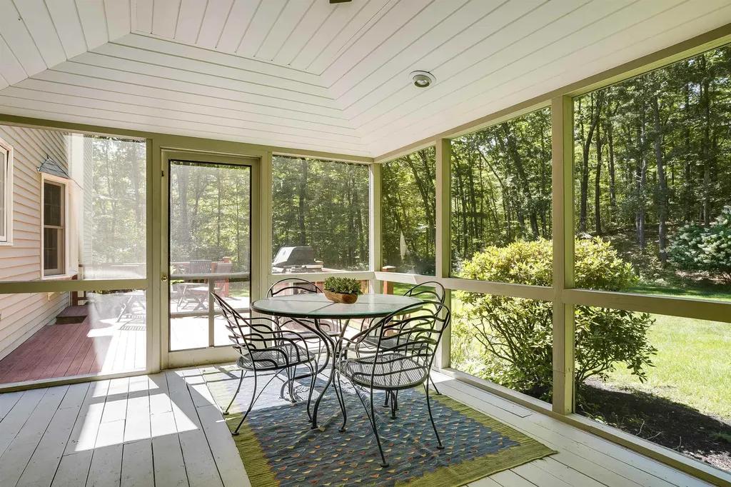 12 Crestwood Court Amherst NH 03031